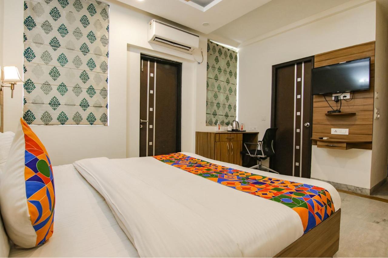 Hotel Leaf 9, Cyber City Near Ambience Mall Gurgaon Exterior photo